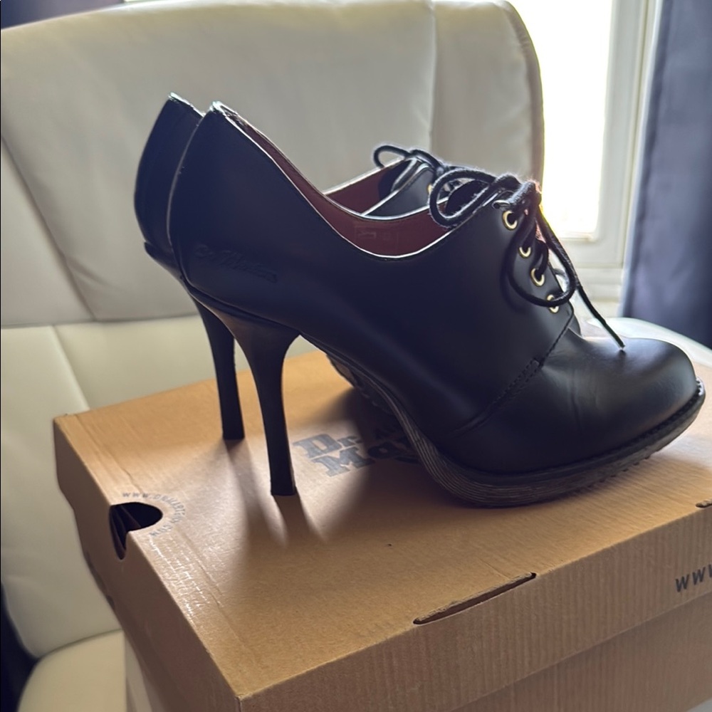 Stylish Black Heeled Women's Shoes